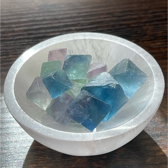 Genuine selenite hand carved ✨charging✨ bowls - Picture 9 of 13